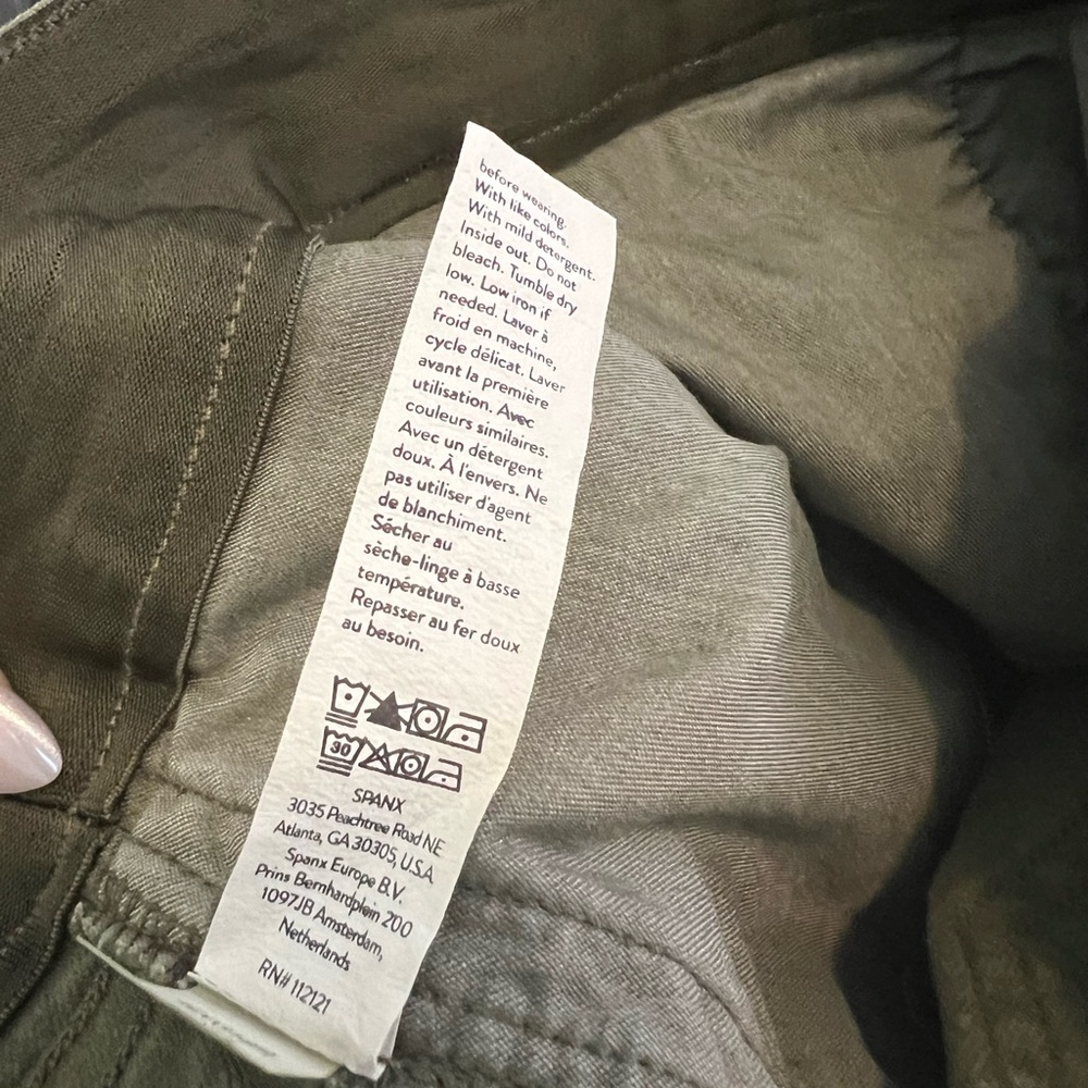 SPANX Army Green Stretch Twill 6" Short - Picture 8 of 8